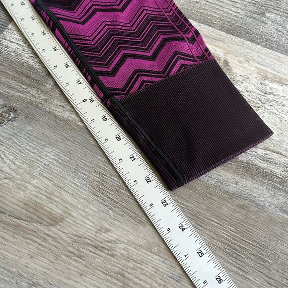 Lululemon Black Purple Chevron Print Women's Athletic Capri Leggings Size‎ 6 - Picture 6 of 8